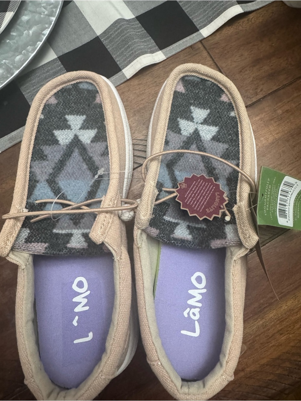 Lamo Women's Blush Pink Slip-On Moccasins with Patterned Insole NWT size 7 - Picture 3 of 4